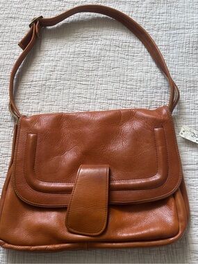 Vintage Cognac Leather Shoulder Bag with Front Tab Bamberger’s Retro